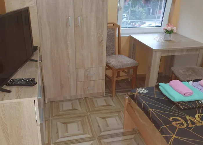 Small Cute Doublebed A4 In 아파트 *